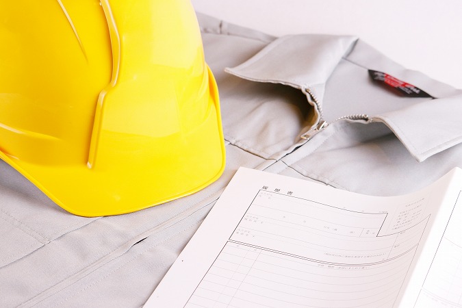 ヘルメットと作業着と履歴書